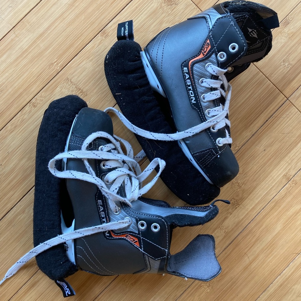 Easton hockey skates. Youth size 7.